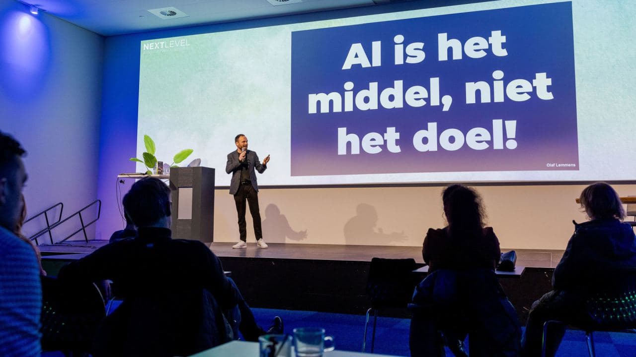 De 7 fasen van AI-implementatie: van eerste test tot automatisering